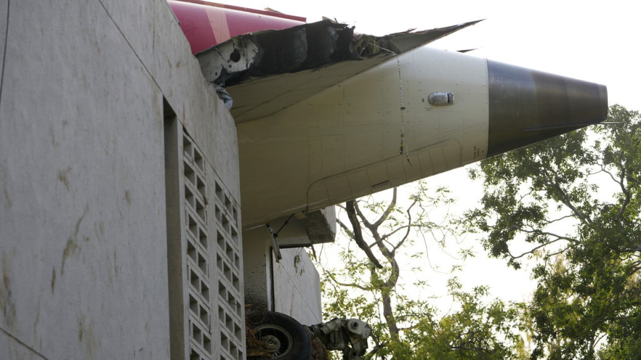 Penampakan Pesawat Air India yang Jatuh di Ahmedabad