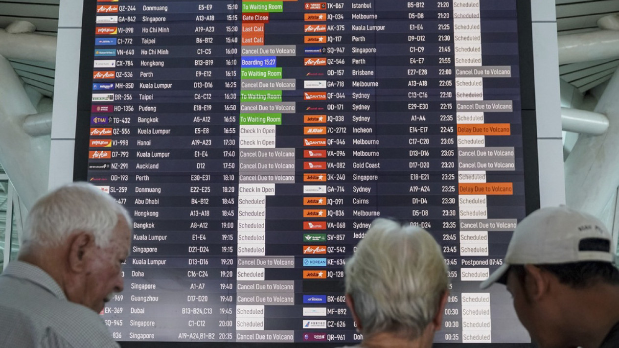 Penerbangan Terganggu Akibat Erupsi Gunung Lewotobi