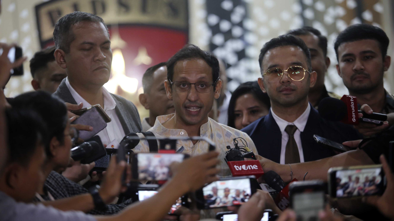 Nadiem Makarim Diperiksa Kejagung 12Jam Terkait Kasus Laptop