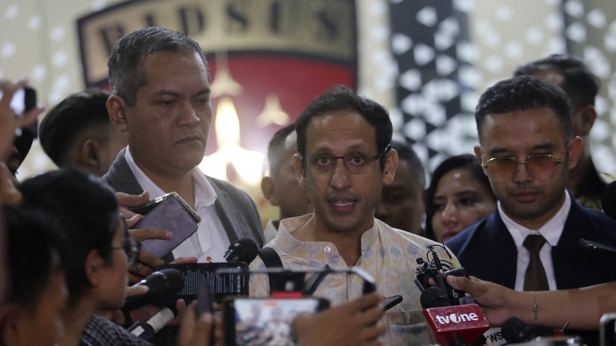 Nadiem Makarim Diperiksa Kejagung 12Jam Terkait Kasus Laptop