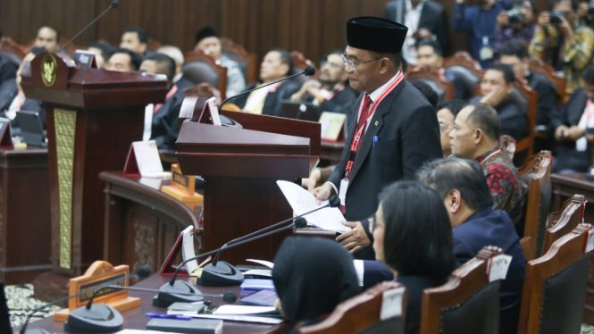 Menko PMK Hadiri Sidang Perselisihan Hasil Pilpres 2024 - Vlix.id