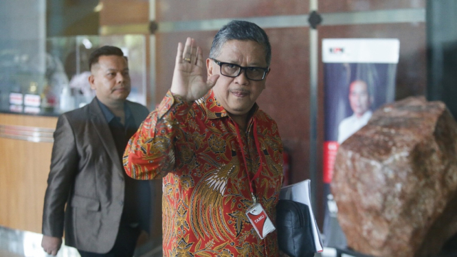 Hasto Kristiyanto Diperiksa KPK Terkait Harun Masiku - Vlix.id