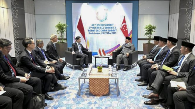 Pertemuan Presiden Prabowo & PM Singapura Wong di KTT ASEAN