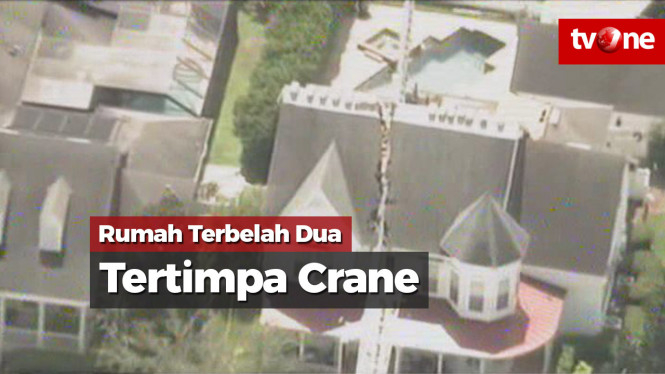 Rumah Mewah Terbelah Dua Tertimpa Crane