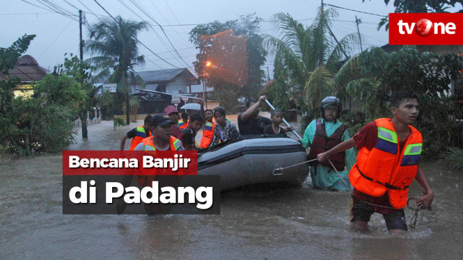 Bencana Banjir di Padang, Tim SAR Evakuasi Warga