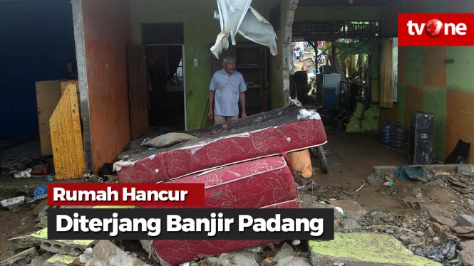 Puluhan Rumah Warga di Padang Hancur Diterjang Banjir