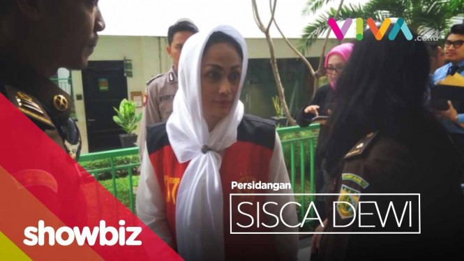 VIDEO: Sisca Dewi Menangis Diluar Ruang Sidang