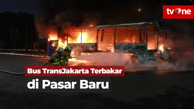 Bus TransJakarta Terbakar di Depan Pasar Baru