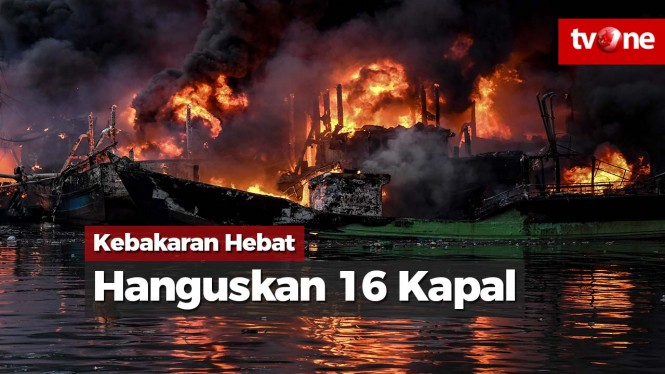 Kebakaran Hebat Hanguskan 16 Kapal Nelayan di Muara Baru