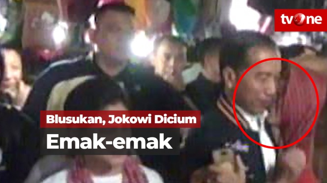 Jokowi Dapat Ciuman dari Emak-emak