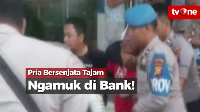 Pria Bersenjata Tajam Ngamuk di Bank!
