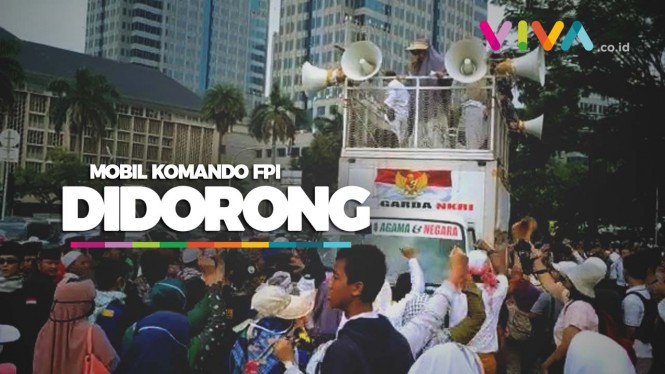 VIDEO: Mobil Komando FPI Didorong-dorong Massa