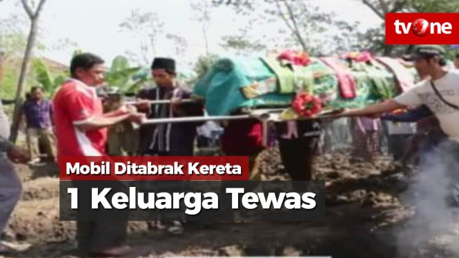 Kereta Api Tabrak Mobil, Satu Keluarga Tewas