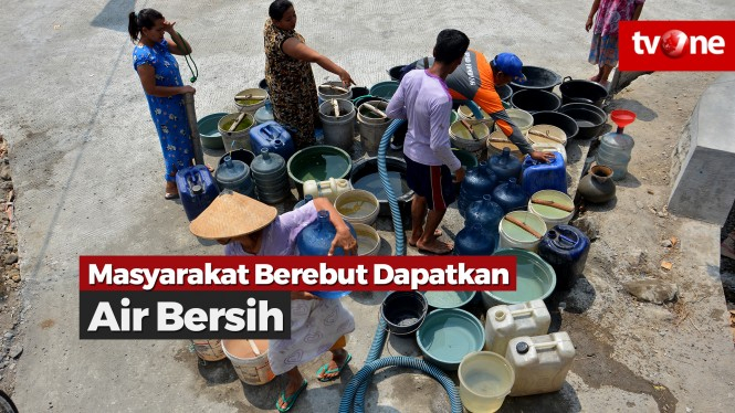 Masyarakat Berebut Mendapat Air Bersih