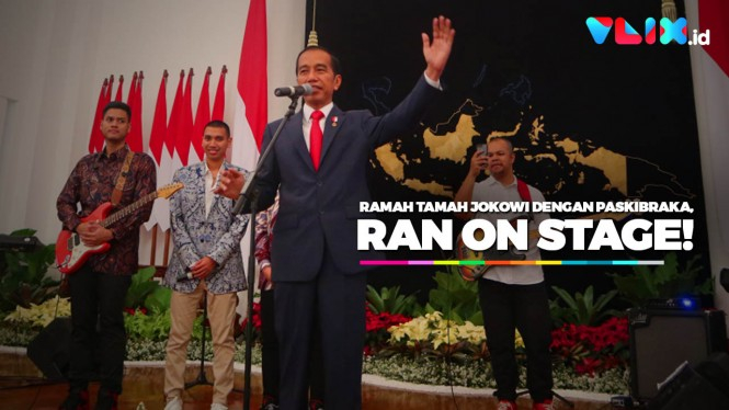 RAN Hibur Paskibraka di Istana, Jokowi Bagi-bagi Hadiah
