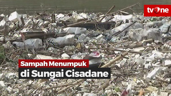 Sampah Menumpuk di Kali Cisadane