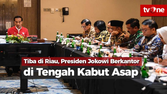 Tiba di Riau, Presiden Jokowi Berkantor di Tengah Kabut Asap