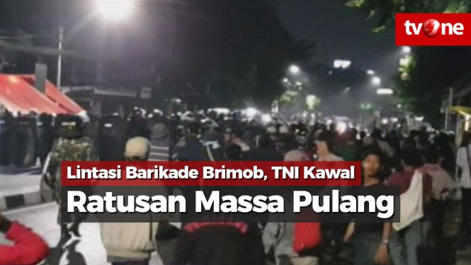 Lintasi Barikade Brimob, TNI Kawal Ratusan Massa Pulang