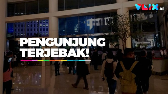 Video Mencekam Rusuh Massa, Pengunjung Mall Terjebak
