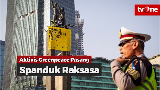 Aktifis Greenpeace Pasang Spanduk Raksasa