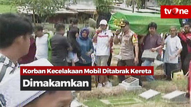 Korban Kecelakaan Mobil Tertabrak Kereta Dimakamkan