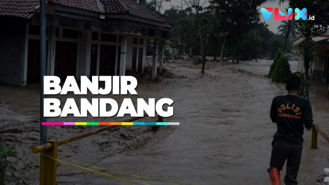Detik-detik Jembatan Ambruk Diterjang Banjir Bandang