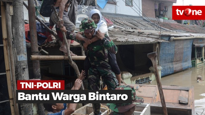 Dibantu TNI-POLRI Warga Perum Bintaro Bersihkan Sisa Banjir