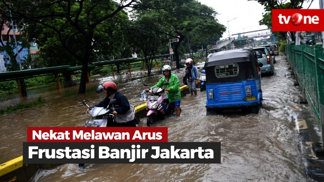 Frustasi Karena Banjir, Ratusan Sepeda Motor Nekat Masuk Tol