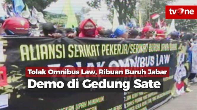 Tolak Omnibus Law, Ribuan Buruh Jabar Demo di Gedung Sate