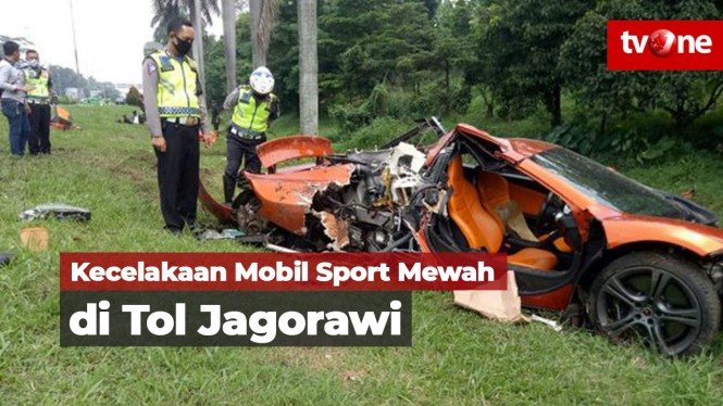 Kecelakaan Mobil Sport Mewah di Tol Jagorawi