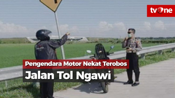 Pengendara Motor Nekat Terobos Jalan Tol Ngawi