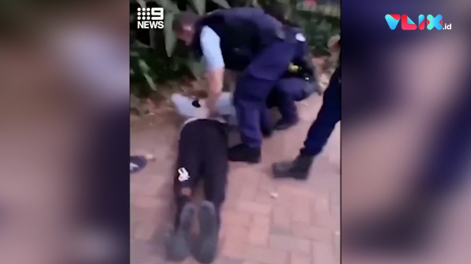 Polisi Australia Tendang Bocah Aborigin Hingga JELEDAK!