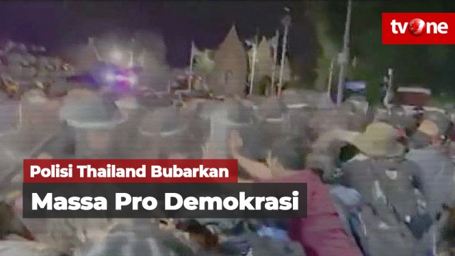 Polisi Thailand Bubarkan Massa Pro Demokrasi