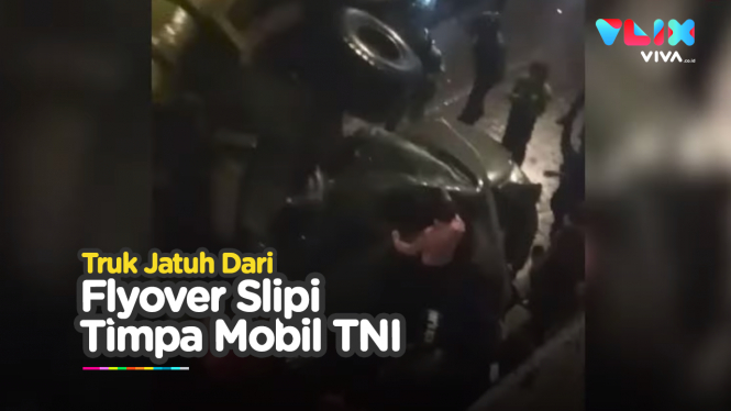 Tragis! Truk Terjun Bebas Menimpa Mobil TNI Sampai Ringsek