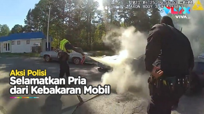 Polisi Selamatkan Pria dari Kebakaran Mobil