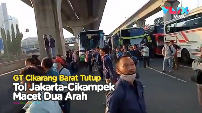 Jalan Tol Jakarta Cikampek Macet Dua Arah!