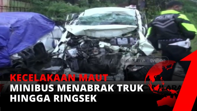 Kecelakaan Maut di Tol Cipularang Minibus Menabrak Truk