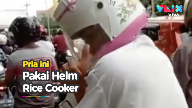 Polisi Beri Hadiah Helm SNI untuk Pria yang Pakai Helm Unik
