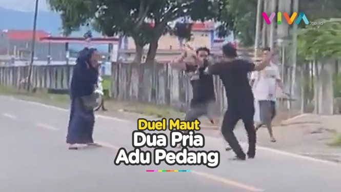 Viral, Duel 2 Pria Menggunakan Sajam di Tengah Jalan