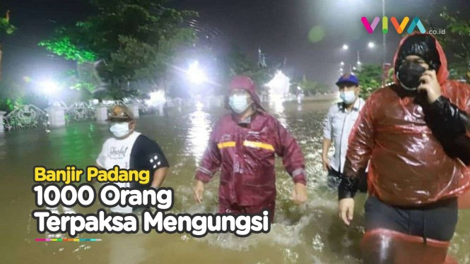 Warga Padang Terjebak Banjir, Masjid dan RS Ikut Terendam
