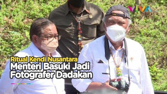 Menteri Basuki Jadi Fotografer saat Ritual Kendi Nusantara