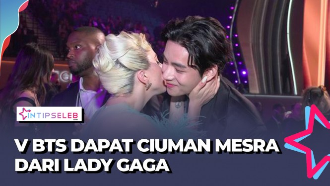 V BTS Dapat Ciuman Mesra Dari Lady Gaga