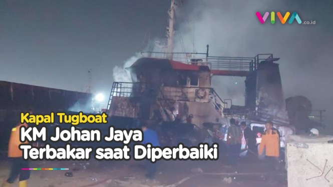 Detik-detik Kapal Tugboat KM Johan Jaya Batam Terbakar