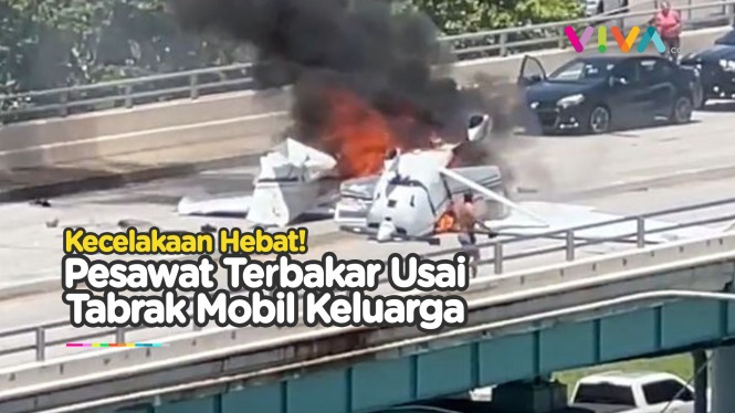 NGERI! Kecelakaan Pesawat Hantam Mobil di Atas Jembatan