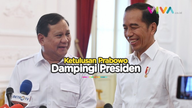 Prabowo Usap Keringat saat Dampingi Jokowi