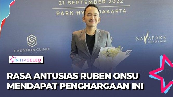 Ruben Onsu Raih Penghargaan Social Excellence Awards 2022