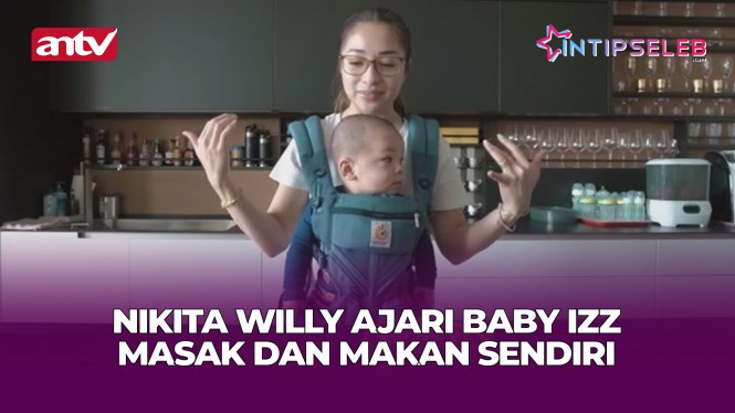 GEMAS! Nikita Willy Masak Sambil Gendong Baby Izz