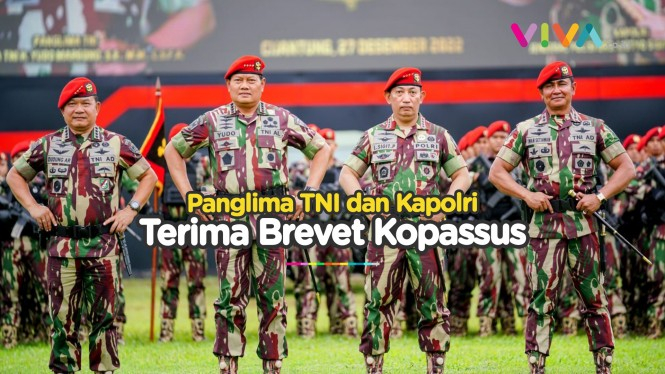 Momen Penyematan Brevet Kopassus Kepada Panglima TNI-Kapolri