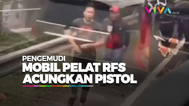 Aksi Koboi Pengemudi Mobil Pelat 'RFS' Acungkan Pistol