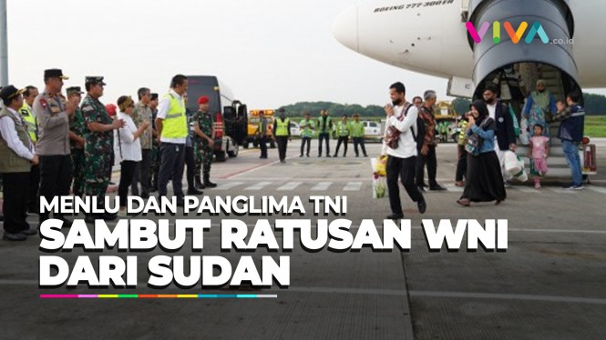 Penyambut Ratusan WNI yang Dievakuasi dari Sudan